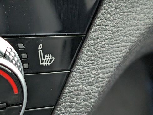 Used 2023 Mitsubishi Outlander SE image 28