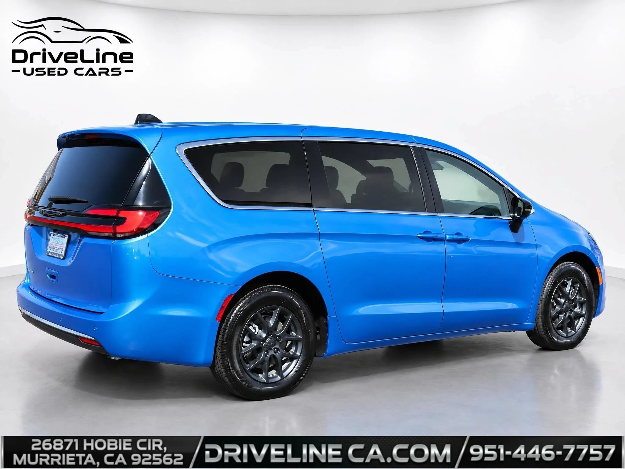 Used 2027 Chrysler Pacifica Select FWD image 8