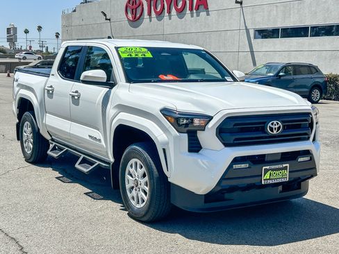 Used 2025 Toyota Tacoma SR5 AWD/4WD image 3