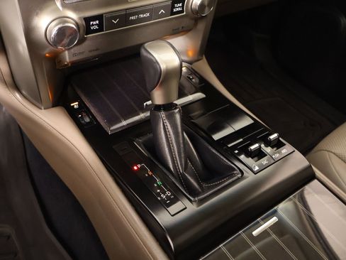 Used 2021 Lexus GX 460 Premium w/ Premium Package image 10