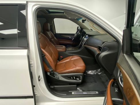 Used 2019 Cadillac Escalade Luxury image 23