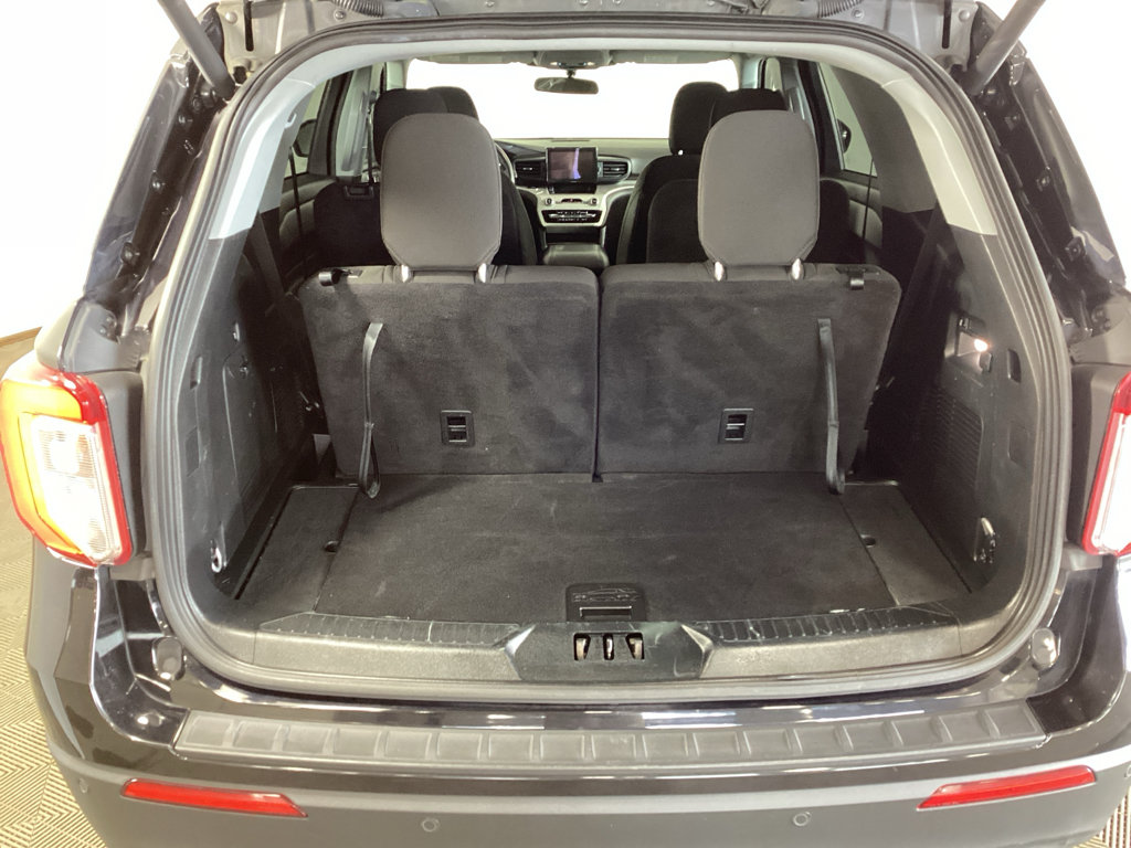 Used 2023 Ford Explorer XLT AWD/4WD image 14