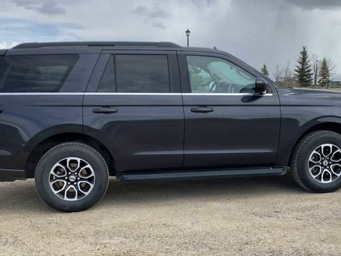 Used 2024 Ford Expedition XLT AWD/4WD image 9