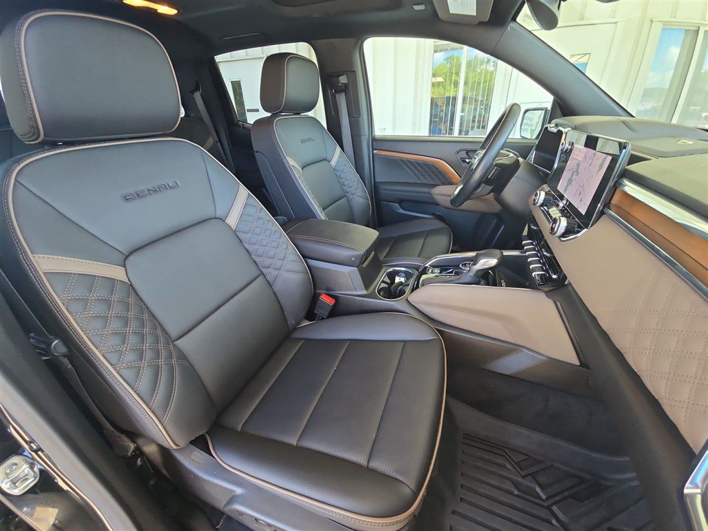 Used 2025 GMC Canyon Denali AWD/4WD image 28
