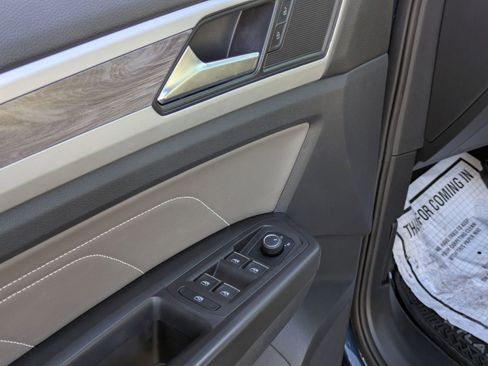 Used 2022 Volkswagen Atlas Cross Sport SE image 12