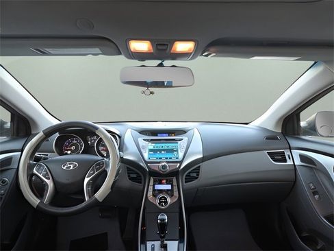 Used 2013 Hyundai Elantra Limited w/ Technology Pkg image 10