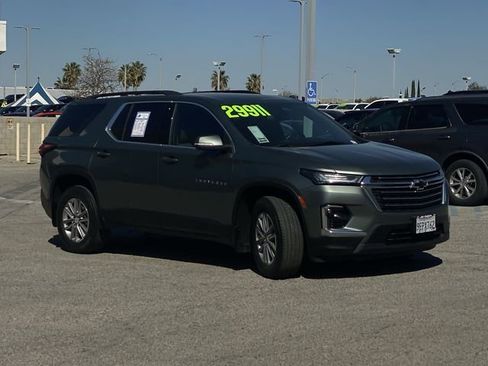 Used 2023 Chevrolet Traverse LT image 11