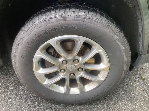 Used 2014 Jeep Grand Cherokee Limited image 19