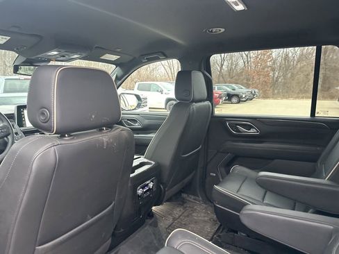 Certified 2024 GMC Yukon XL SLT w/ SLT Luxury Package image 11