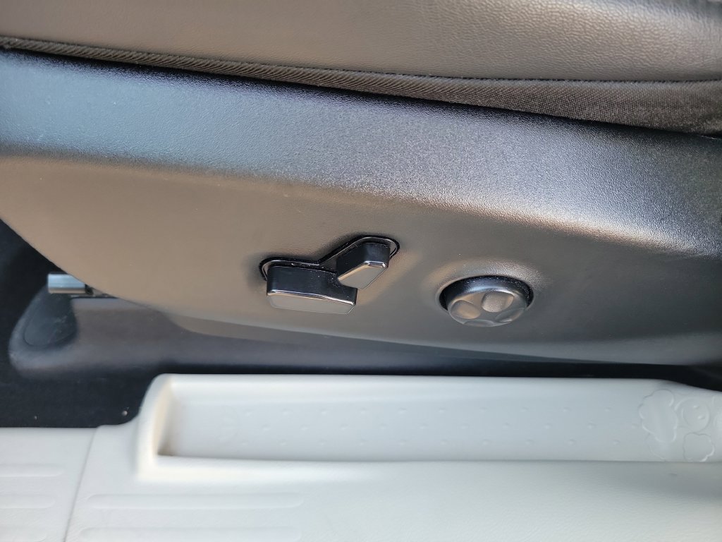 Used 2024 Chrysler Pacifica Limited FWD image 26