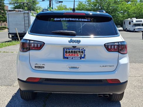 Used 2022 Jeep Compass Limited AWD/4WD image 5