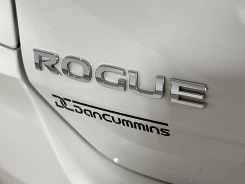 Used 2017 Nissan Rogue SV w/ SV Premium Package AWD/4WD image 26