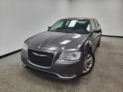 Used 2015 Chrysler 300 Limited w/ Driver Convenience Group image 17