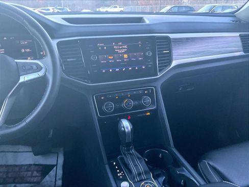 Certified 2022 Volkswagen Atlas Cross Sport SE image 19