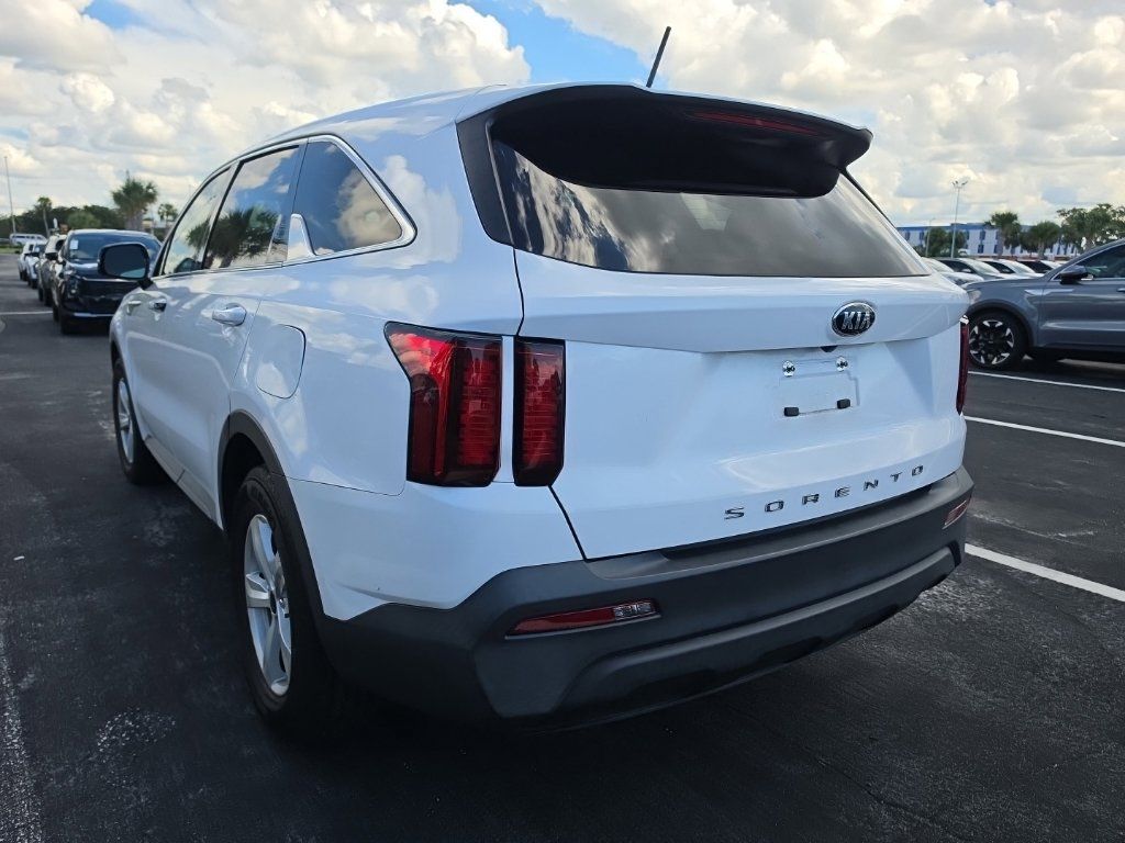 Used 2021 Kia Sorento LX FWD image 11