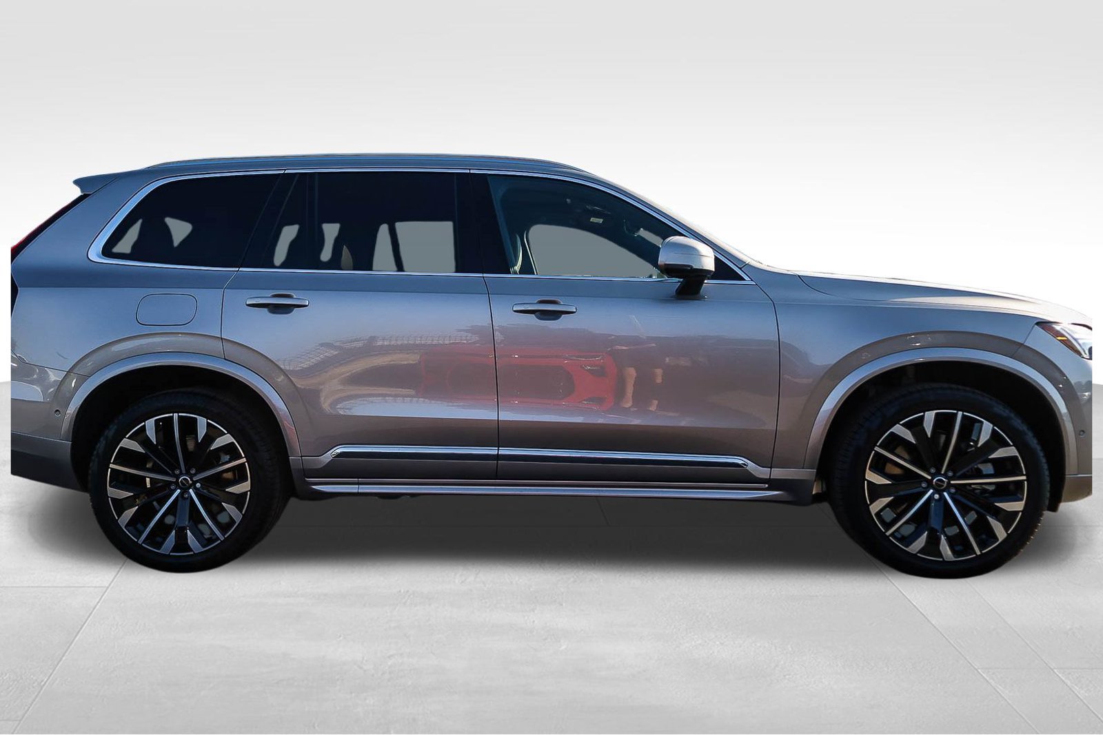 New 2026 Volvo XC90 T8 Plus w/ Protection Package Premier AWD/4WD image 4