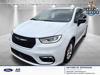 Used 2026 Chrysler Pacifica Select