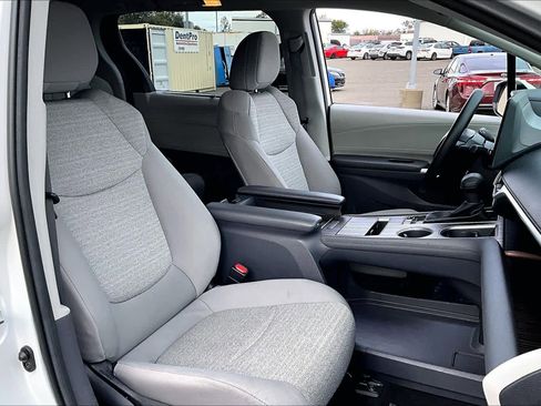 Certified 2023 Toyota Sienna LE image 8