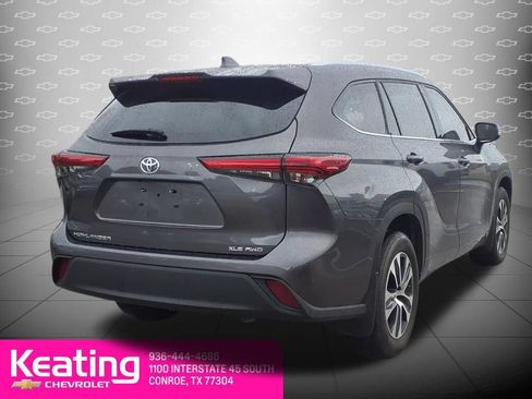 Used 2021 Toyota Highlander XLE AWD/4WD image 6