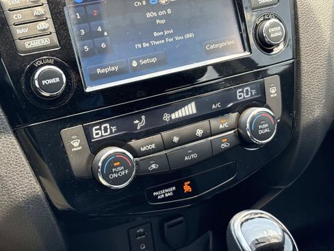Used 2017 Nissan Rogue Sport SL FWD image 28