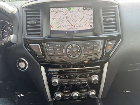 Used 2020 Nissan Pathfinder SV image 24