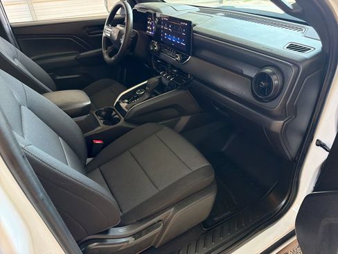 Used 2025 Chevrolet Colorado Trail Boss AWD/4WD image 29