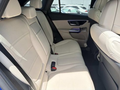 Used 2026 Mercedes-Benz GLC 300 image 9