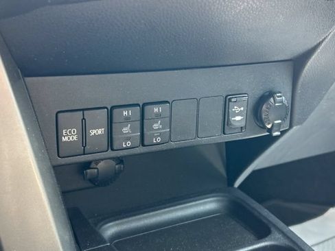 Used 2018 Toyota RAV4 XLE AWD/4WD image 42