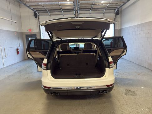 Used 2021 Lincoln Aviator Reserve w/ Equipment Group 201A AWD/4WD image 13