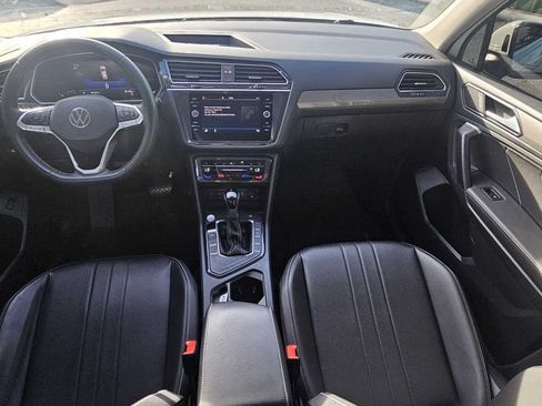 Used 2024 Volkswagen Tiguan SE w/ Panoramic Sunroof Package FWD image 21