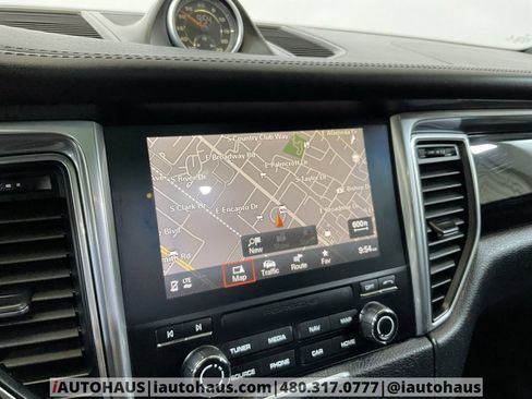 Used 2018 Porsche Macan Turbo w/ Premium Package Plus image 32