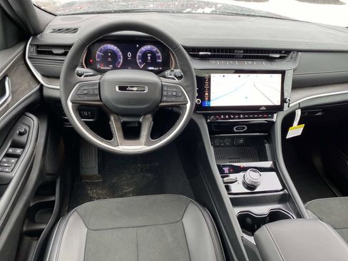 New 2026 Jeep Grand Cherokee Altitude image 10