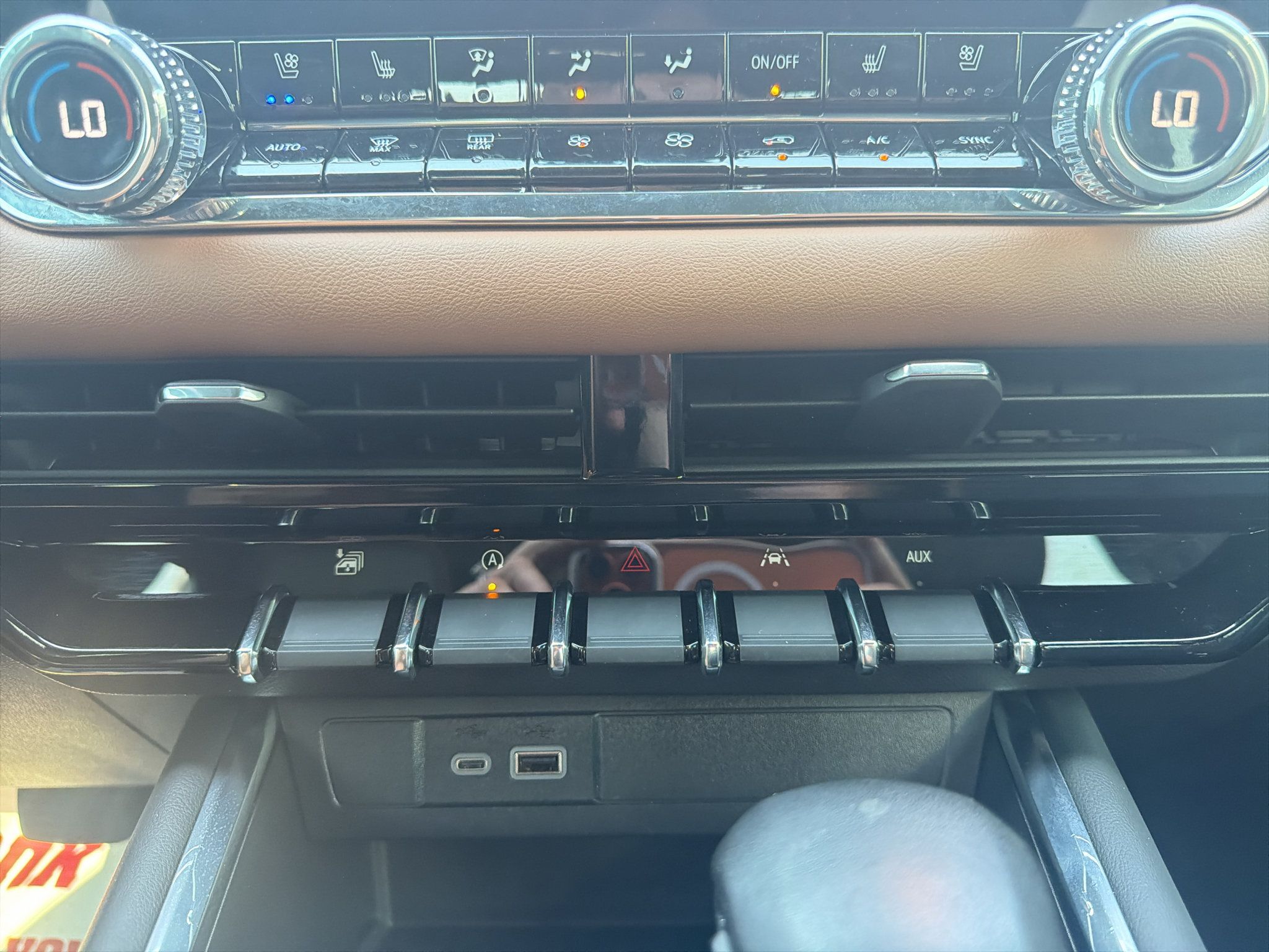 Used 2024 GMC Canyon AT4 w/ AT4 Premium Package AWD/4WD image 31