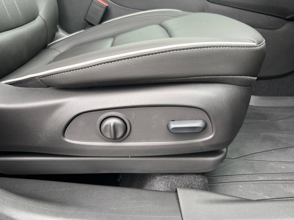 Used 2026 Buick Encore GX Avenir w/ Avenir Technology Package AWD/4WD image 35