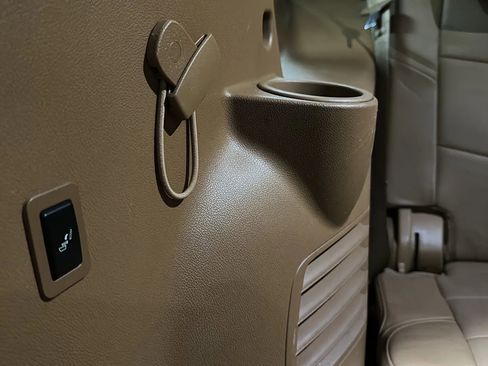 Used 2016 Cadillac Escalade Platinum image 23