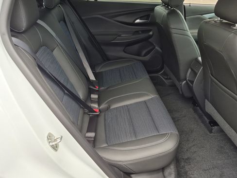 Certified 2025 Buick Envista Sport Touring w/ Advanced Safety Package FWD image 25