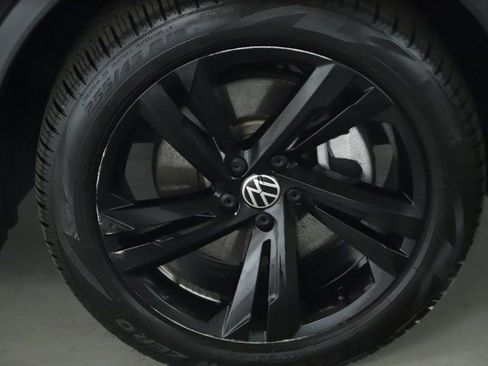 Used 2024 Volkswagen Tiguan SE R-Line AWD/4WD image 10