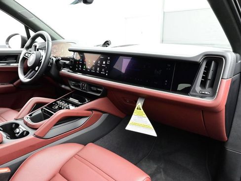 New 2025 Porsche Cayenne Turbo AWD/4WD image 19