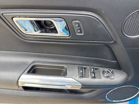 Used 2017 Ford Mustang Premium image 17