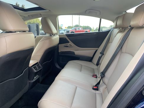 Used 2020 Lexus ES 300h w/ Premium Package FWD image 32