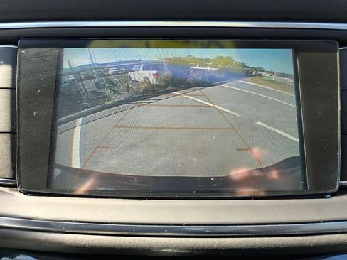 Used 2019 Buick Enclave Essence image 31