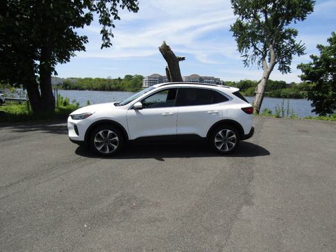 Used 2024 Ford Escape Platinum AWD/4WD image 3