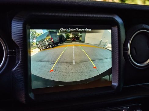 Used 2021 Jeep Wrangler Unlimited Sahara image 22