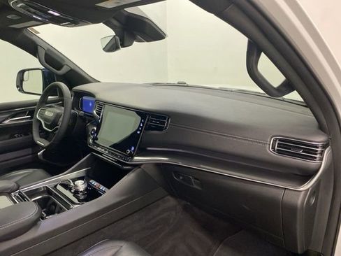 Used 2023 Jeep Wagoneer L 4WD w/ Premium Group I image 27