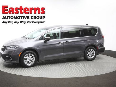 Used 2023 Chrysler Pacifica Touring-L FWD image 59