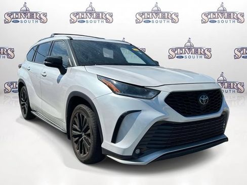 Used 2024 Toyota Highlander XSE FWD image 1