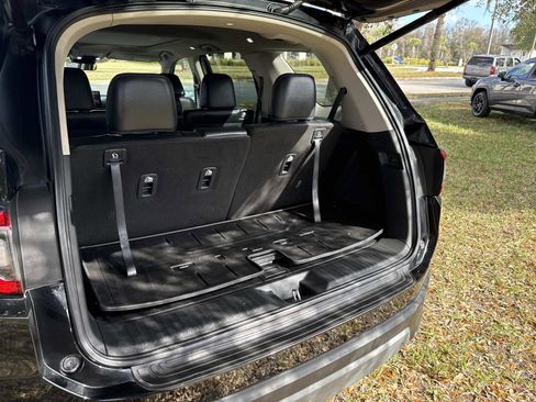 Used 2024 Honda Pilot Touring image 12