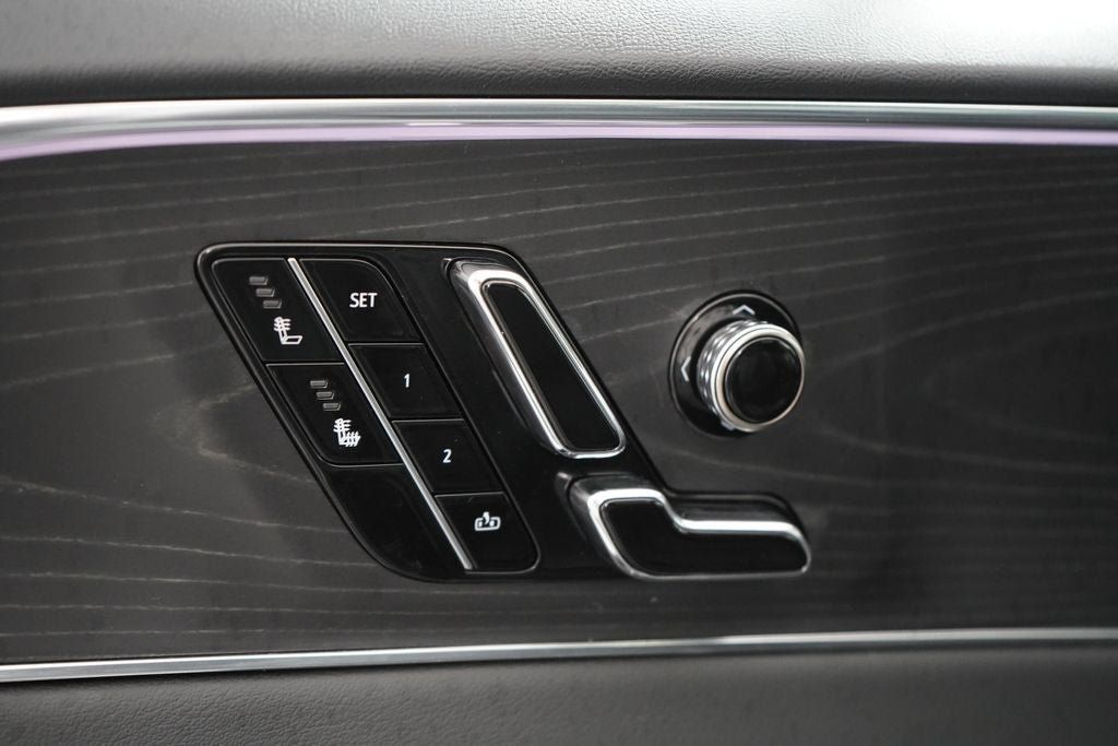 Used 2024 Cadillac Lyriq Luxury AWD/4WD image 21