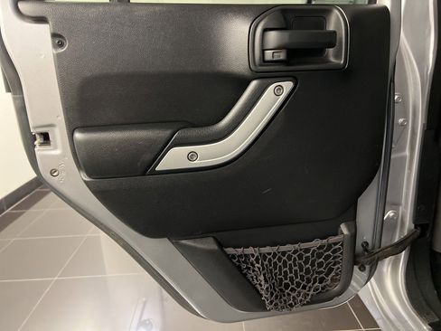 Used 2016 Jeep Wrangler Unlimited Sahara w/ Dual Top Group image 28