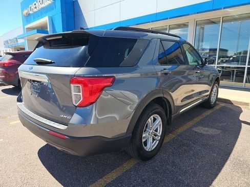 Used 2022 Ford Explorer XLT AWD/4WD image 3